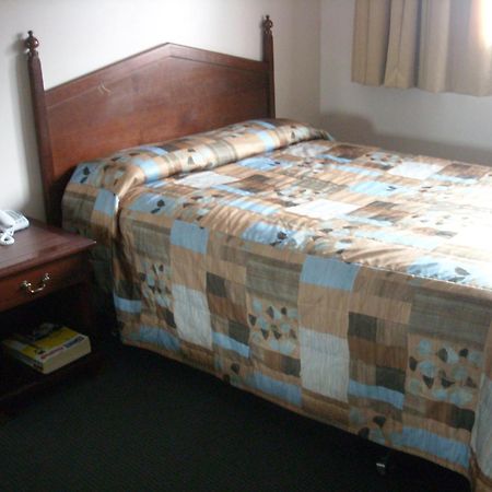 Grand Motel Saint-Hubert Longueuil Bagian luar foto