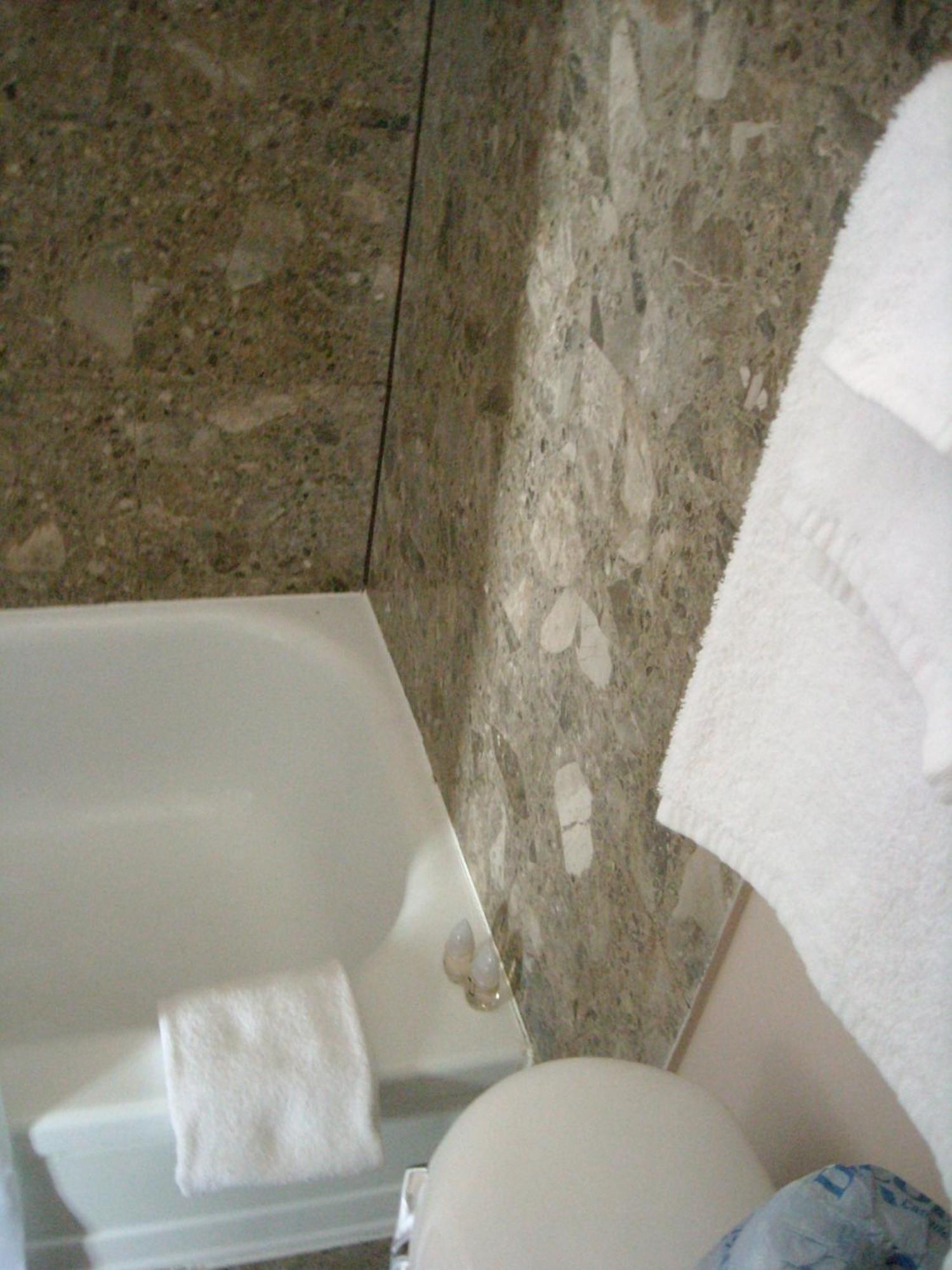 Grand Motel Saint-Hubert Longueuil Bagian luar foto