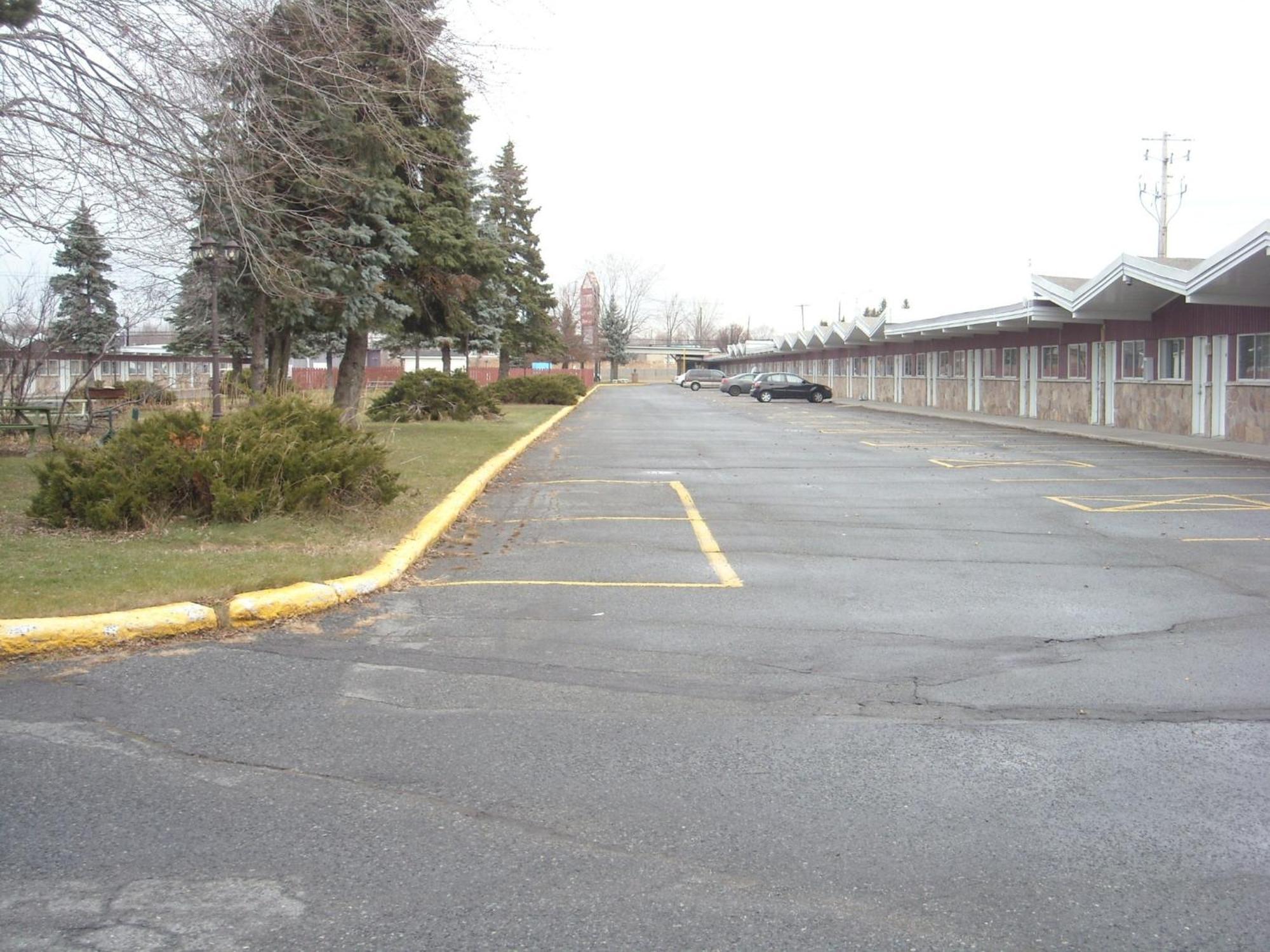 Grand Motel Saint-Hubert Longueuil Bagian luar foto