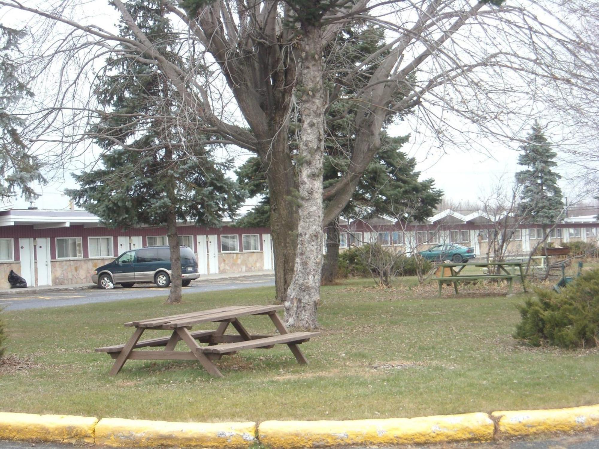 Grand Motel Saint-Hubert Longueuil Bagian luar foto