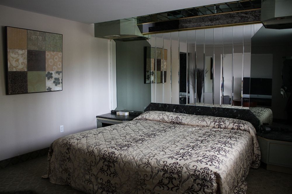 Grand Motel Saint-Hubert Longueuil Bagian luar foto