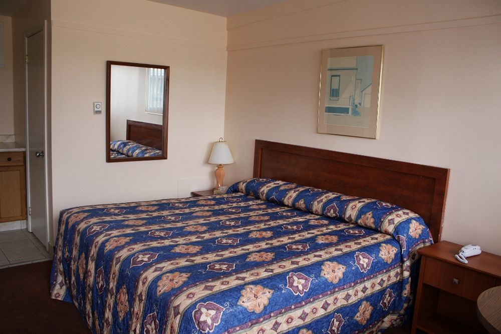 Grand Motel Saint-Hubert Longueuil Bagian luar foto
