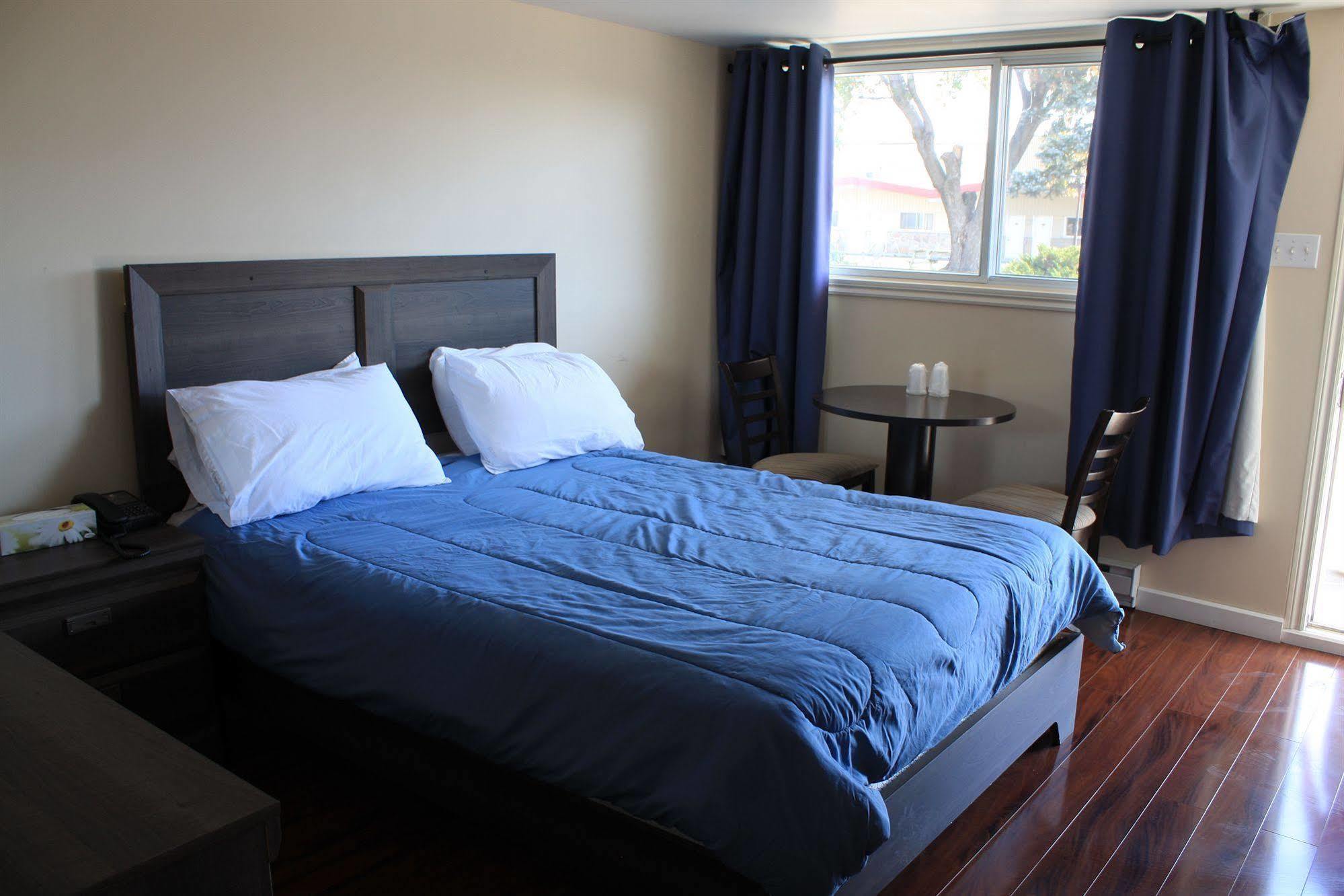 Grand Motel Saint-Hubert Longueuil Bagian luar foto