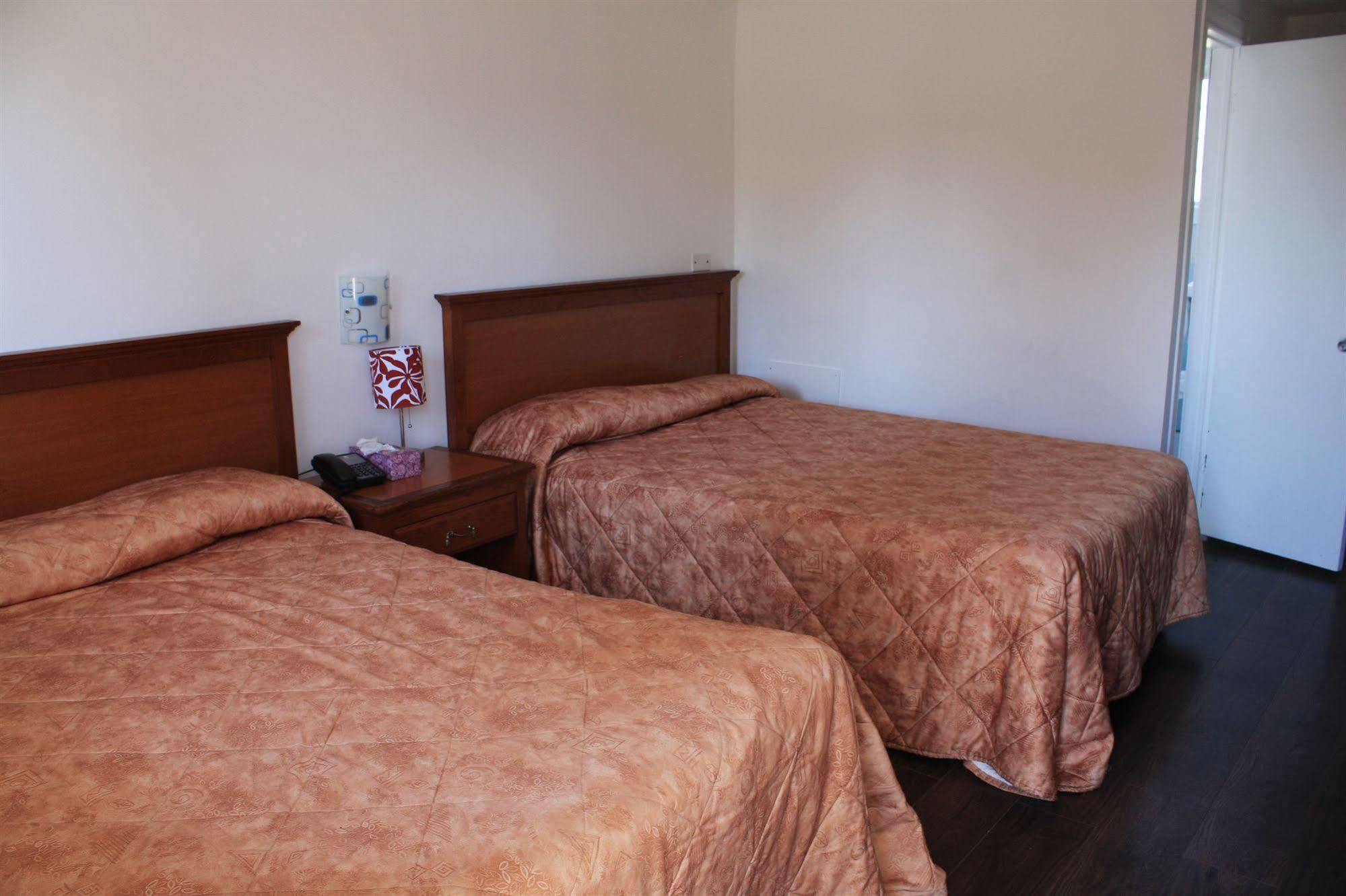 Grand Motel Saint-Hubert Longueuil Bagian luar foto