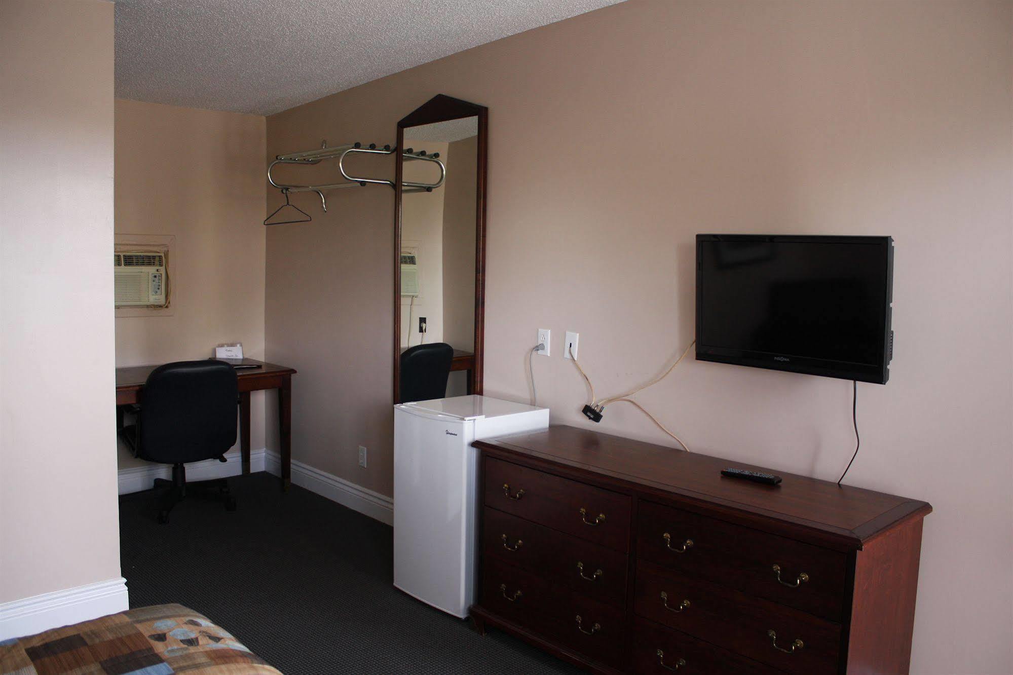 Grand Motel Saint-Hubert Longueuil Bagian luar foto