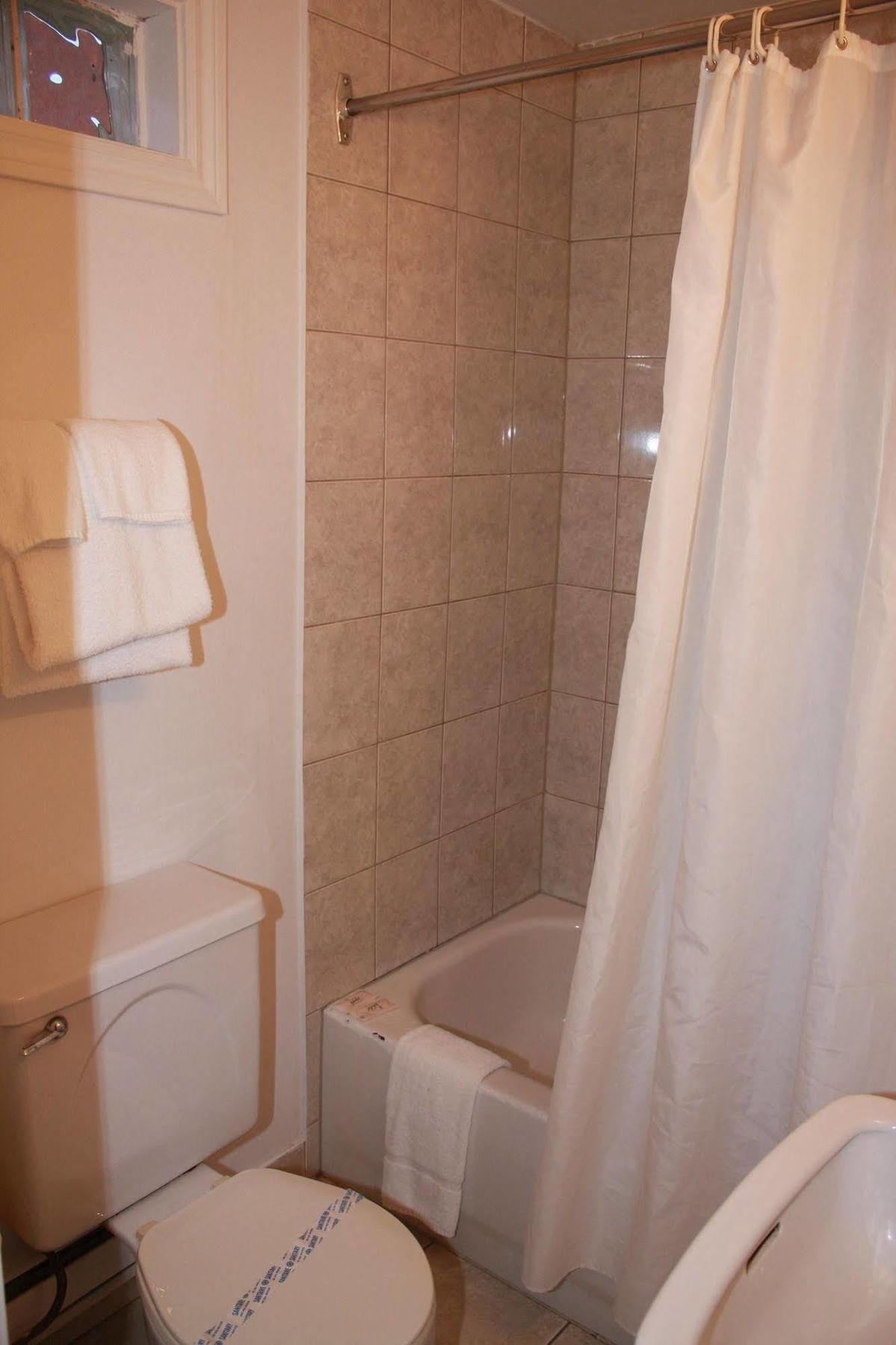 Grand Motel Saint-Hubert Longueuil Bagian luar foto