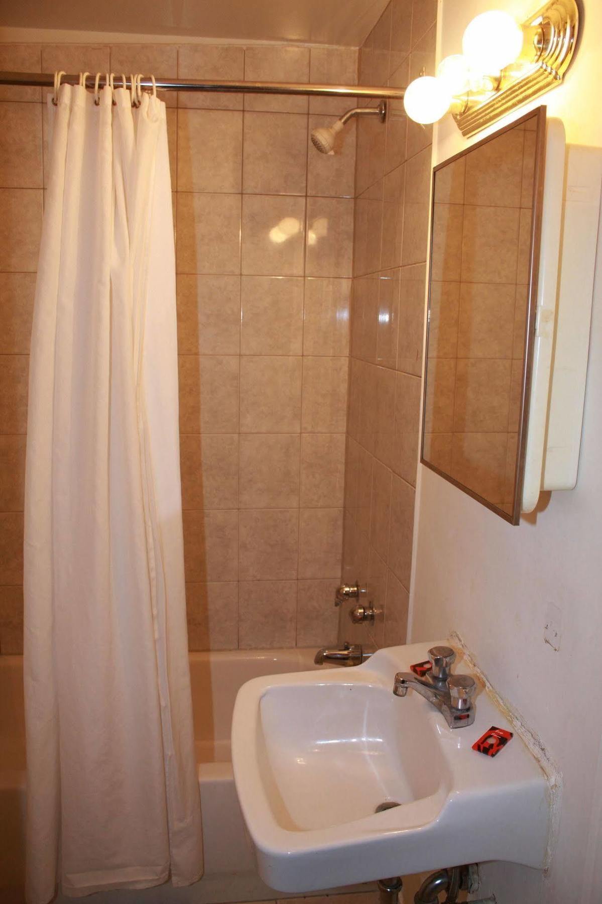 Grand Motel Saint-Hubert Longueuil Bagian luar foto