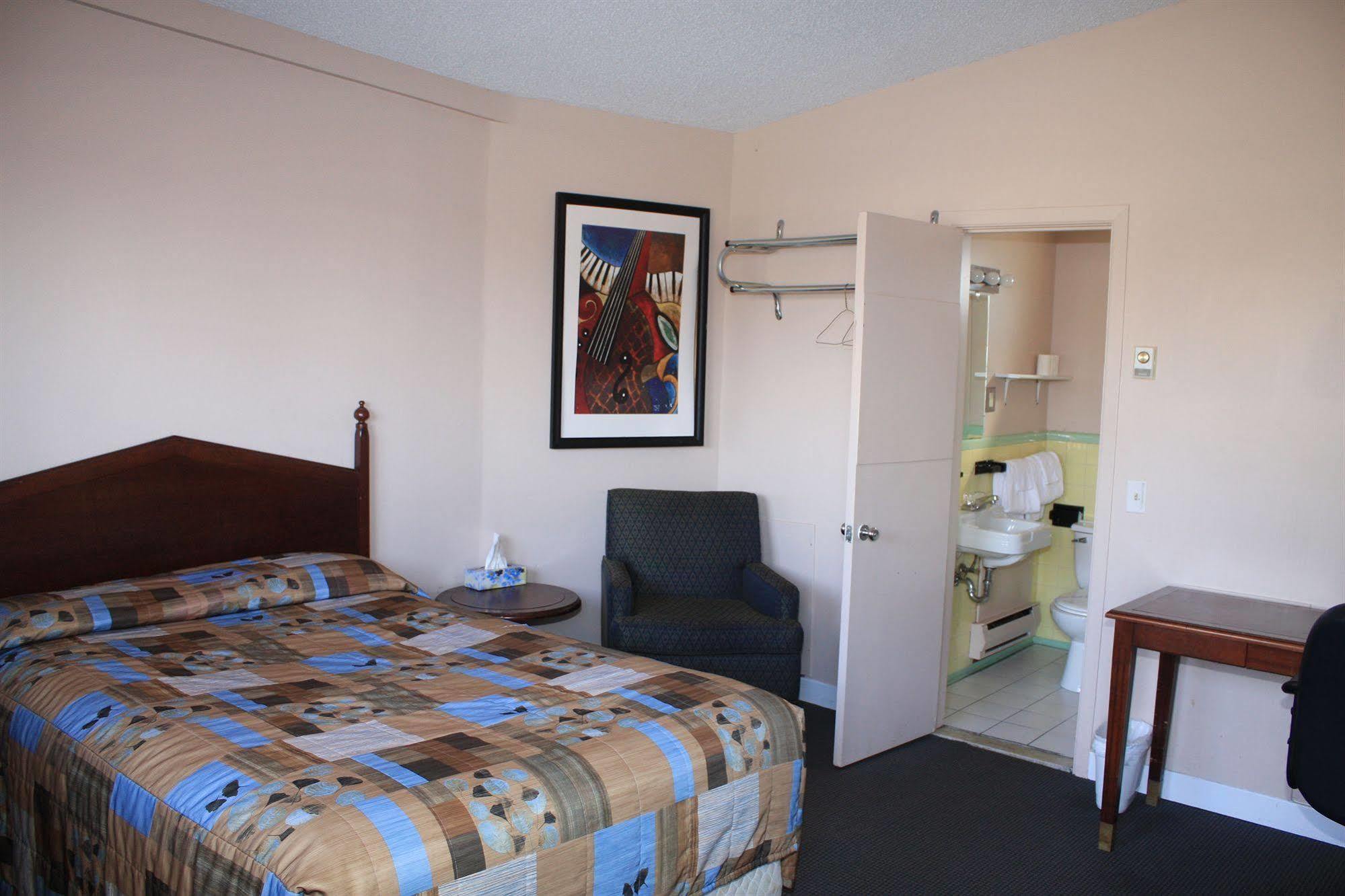 Grand Motel Saint-Hubert Longueuil Bagian luar foto