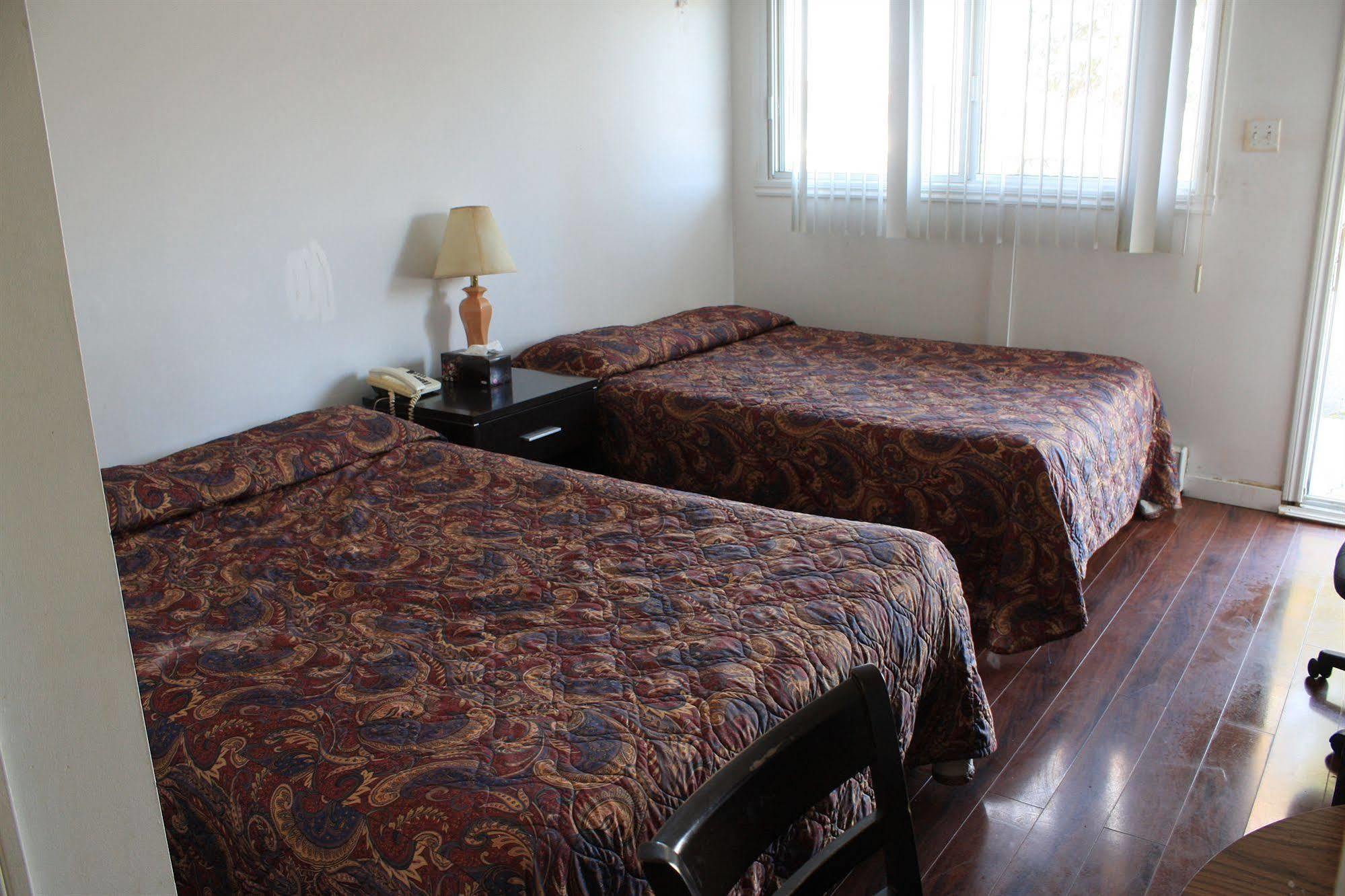 Grand Motel Saint-Hubert Longueuil Bagian luar foto