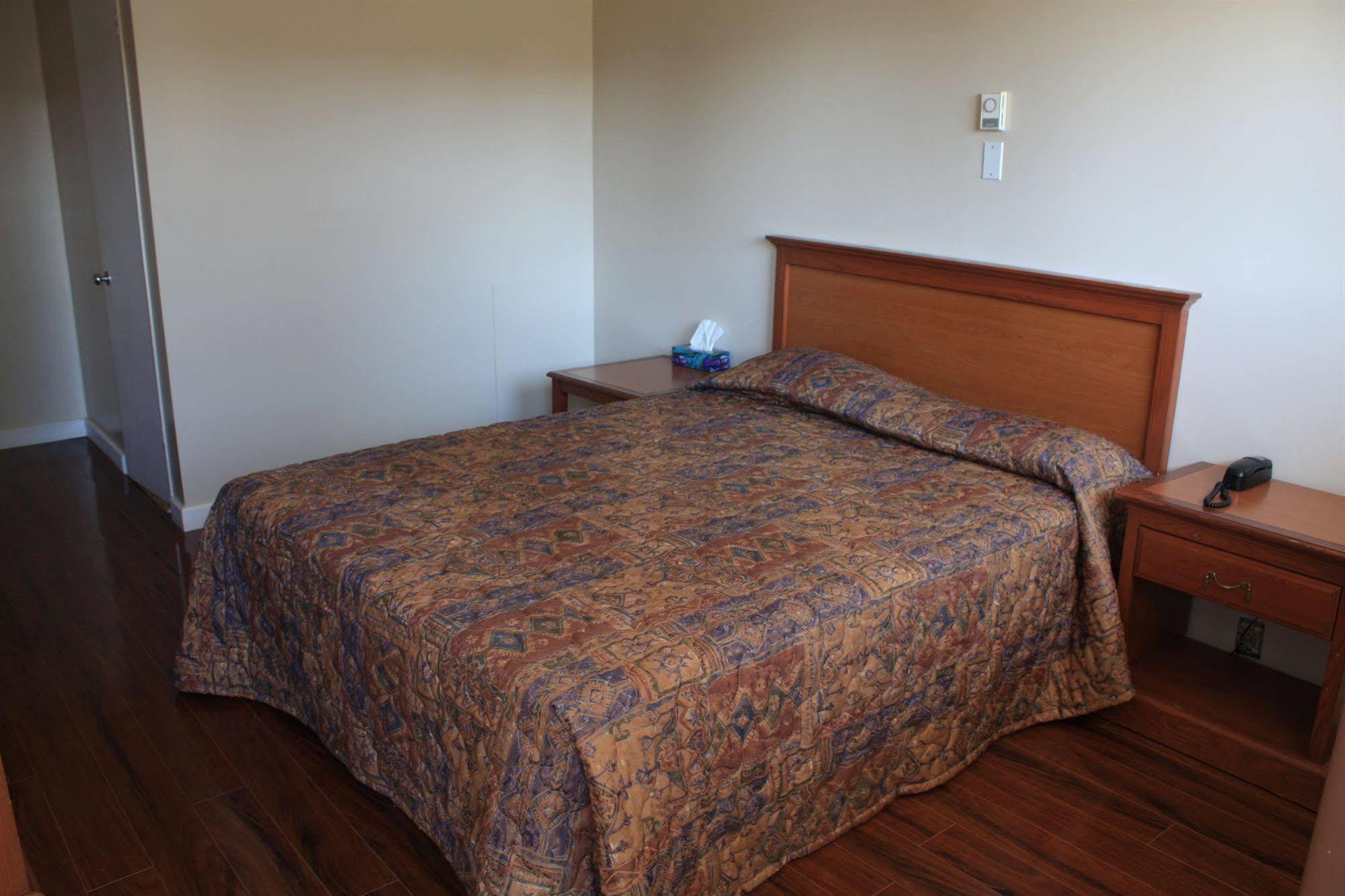 Grand Motel Saint-Hubert Longueuil Bagian luar foto