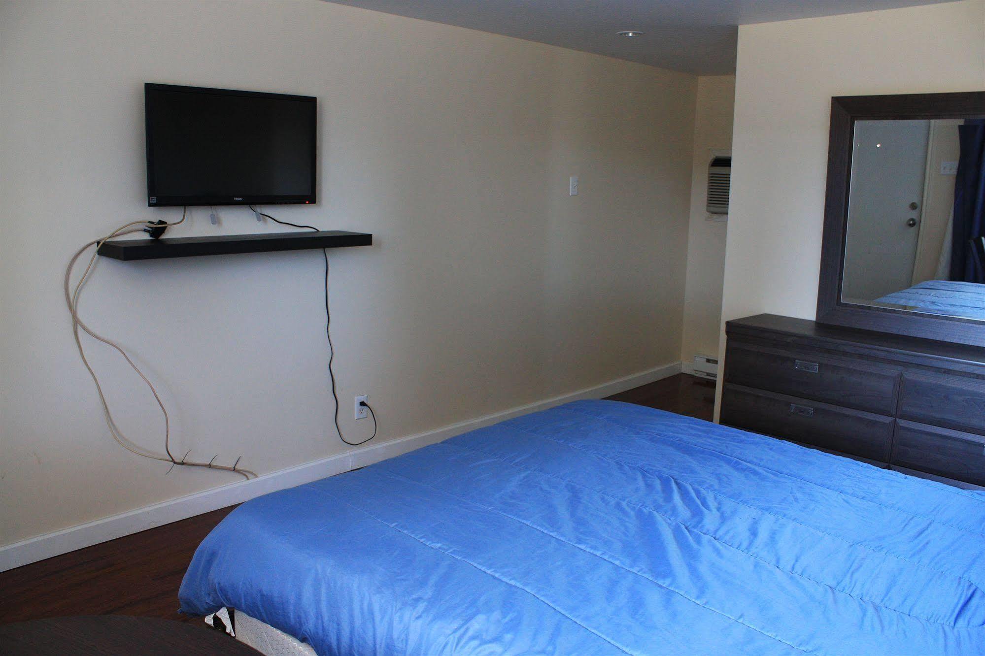Grand Motel Saint-Hubert Longueuil Bagian luar foto