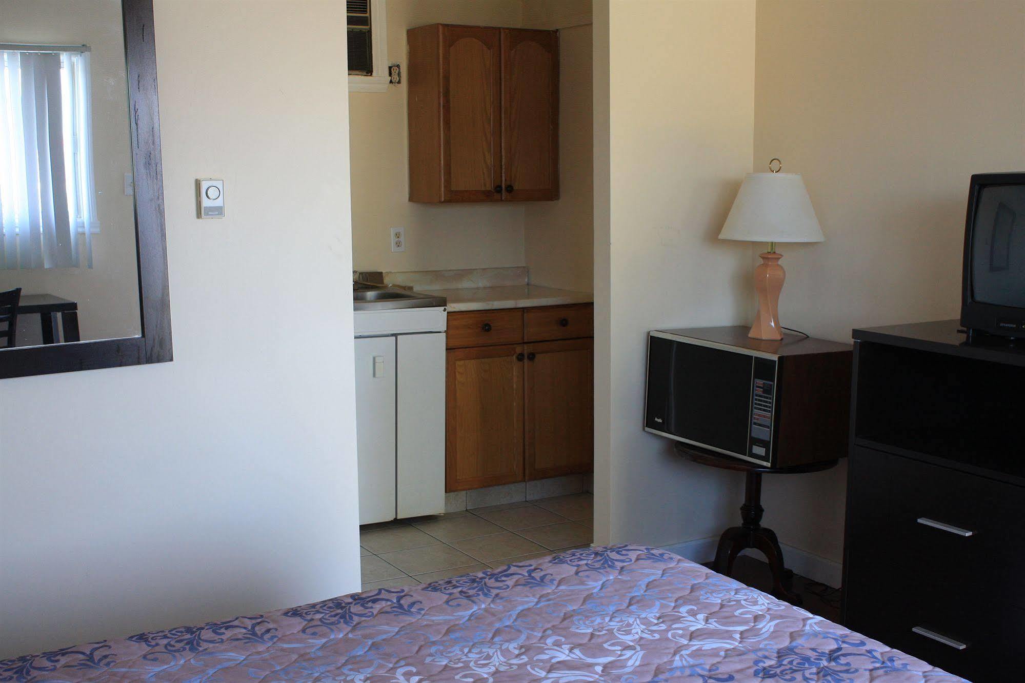 Grand Motel Saint-Hubert Longueuil Bagian luar foto