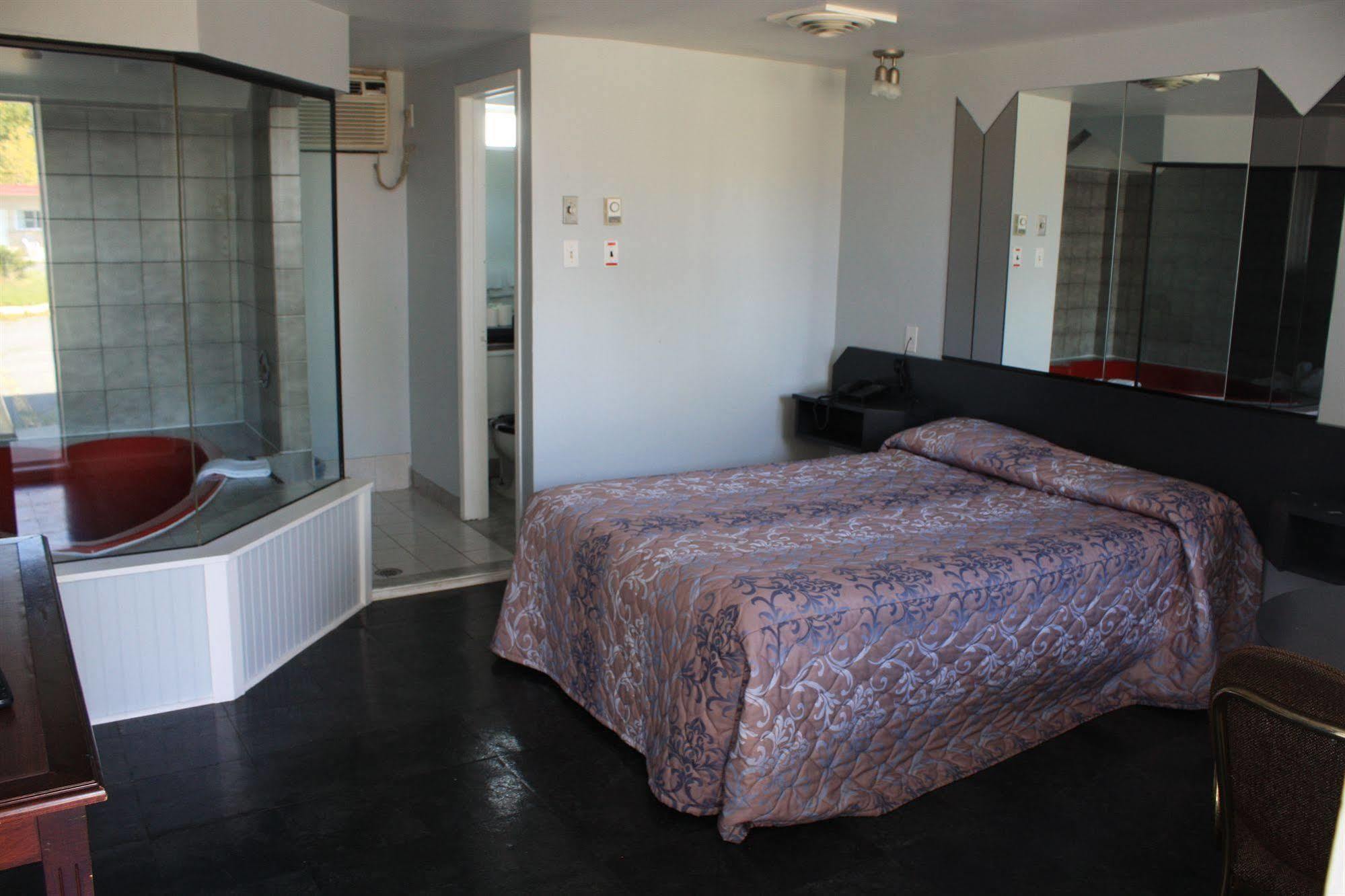 Grand Motel Saint-Hubert Longueuil Bagian luar foto