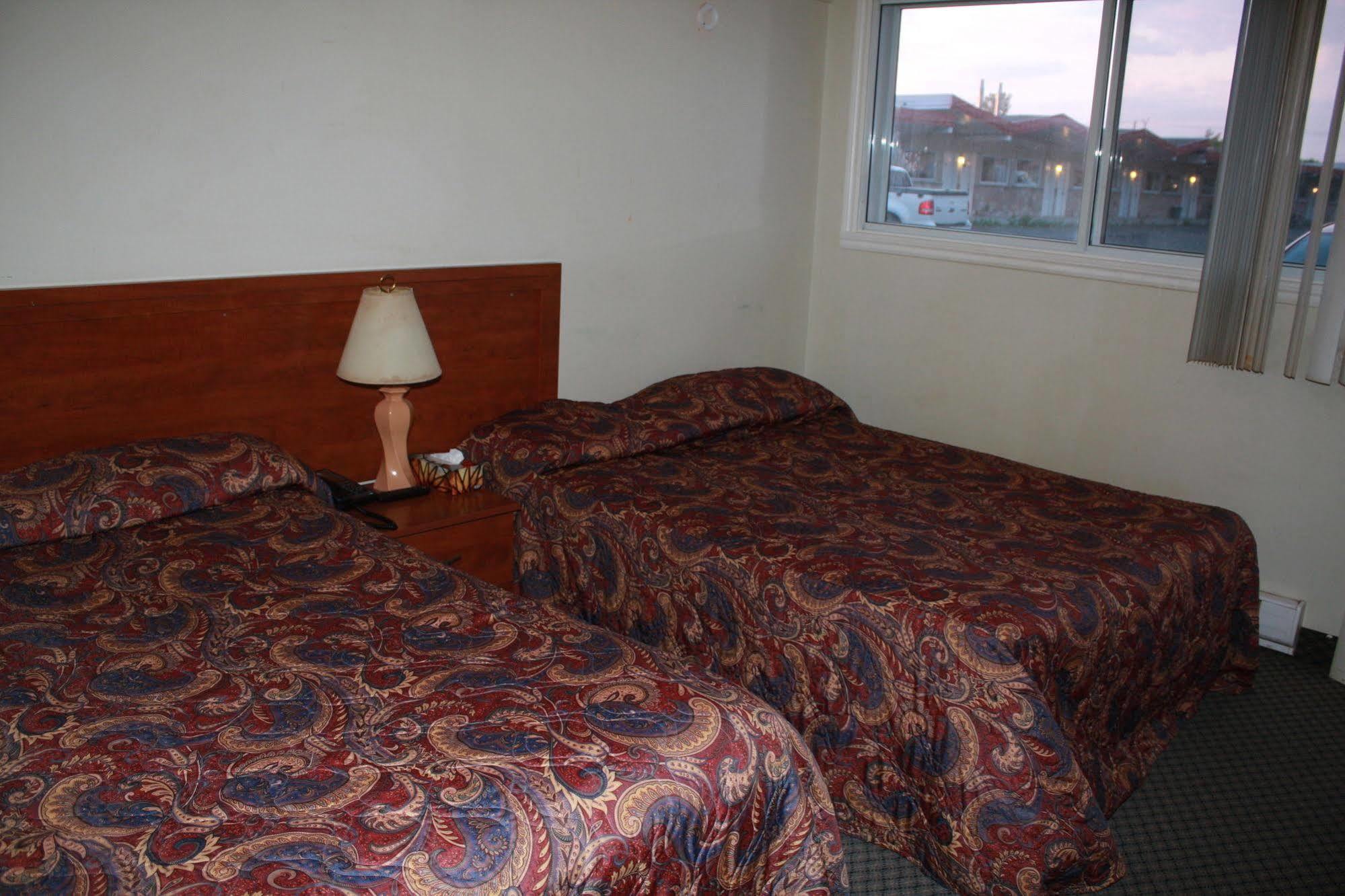 Grand Motel Saint-Hubert Longueuil Bagian luar foto